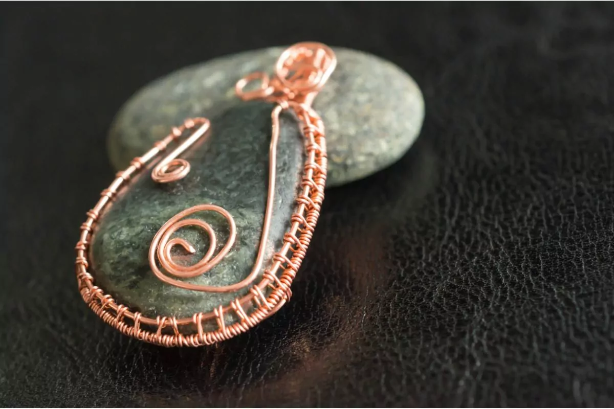The Ultimate Guide To Wire-Wrapping Stones Without Holes (1)