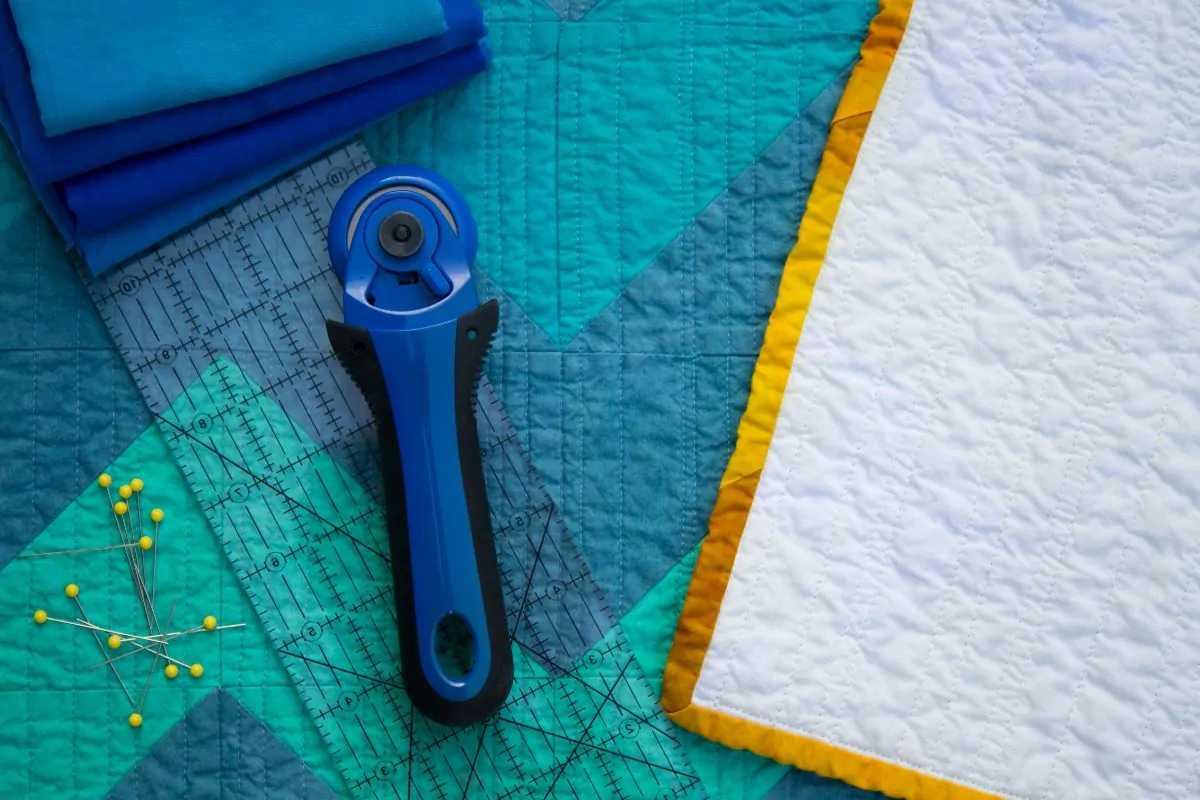 A Guide To Piecing Quilt Backing (Complete With A Backing Size Guide)